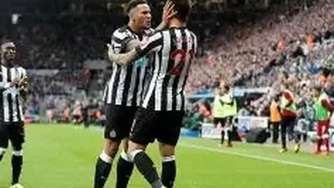 瓦妞与女儿同框搞怪，晒温馨亲子瞬间