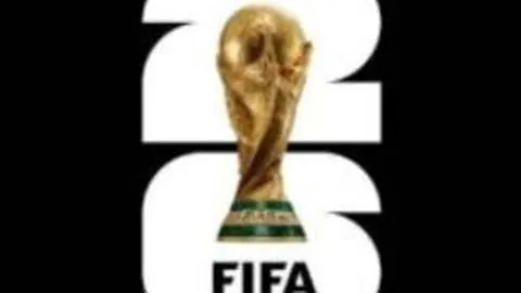 杨柳月在举重比赛中荣获64公斤级双金