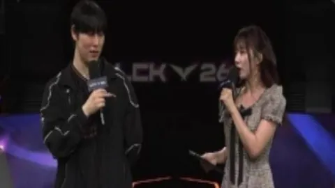 《曼联独家揭秘：B费言论疑云，高层力挺核心地位，10月访谈再掀波澜》